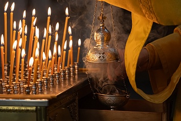 Божественная Литургия в воскресенье, на неделе сеинадцатой по Пятидесятнице