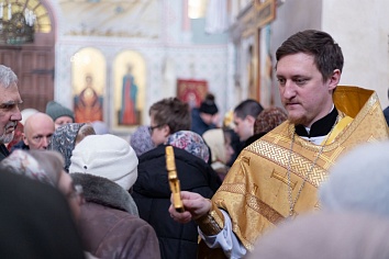 Божественная Литургия в воскресенье, на Неделе сыропустной, в воспоминание Адамова изгнания