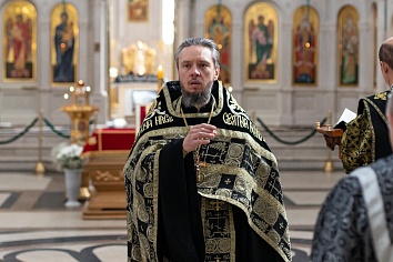  Вечерня Великого Пятка и Вынос Плащаницы.