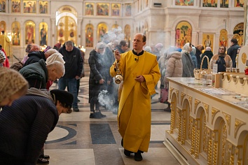 Божественная литургия в воскресенье, на неделе первой Великого поста, Торжества Православия, в день Первого и Второго обретения главы Пророка, Предтечи и Крестителя Господня Иоанна
