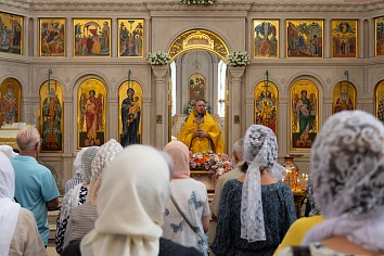 Божественная Литургия в воскресенье, на неделе пятой по Пятидесятнице