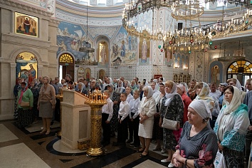 Воскресное богослужение на неделе 6-й по Пятидесятнице, мироносицы равноап. Марии Магдалины
