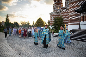 Чин погребения Плащаницы Пресвятой Богородицы.