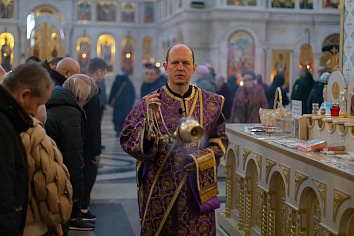 Божественная литургия с чтением Послания Святейшего Патриарха Кирилла по случаю 100-летия со дня преставления святителя Тихона 6 апреля, в воскресенье, на неделе пятой Великого поста