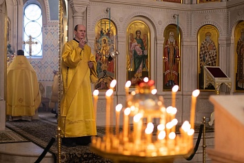 Божественная литургия в воскресенье, на неделе о мытаре и фарисее