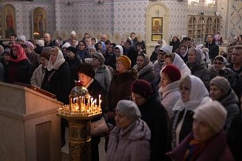 Божественная литургия в воскресенье, на неделе о мытаре и фарисее