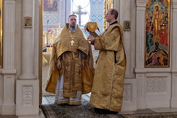 Божественная Литургия в воскресенье, на Неделе сыропустной, в воспоминание Адамова изгнания