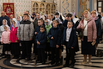 Божественная литургия в воскресенье, на неделе 16-й по Пятидесятнице