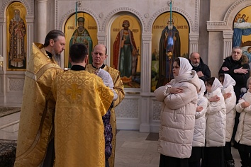 Божественная Литургия в воскресенье, на неделе тридцать четвёртой по Пятидесятнице, о мытаре и фарисее