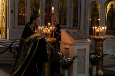 Утреня Великой Пятницы с чтением двенадцати Евангелий