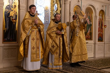 Божественная Литургия в воскресенье, на неделе двадцать второй по Пятидесятнице