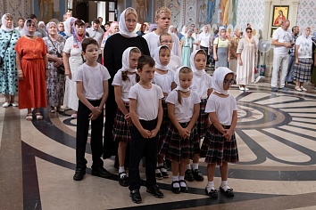 Божественная Литургия в воскресенье, на неделе седьмой по Пятидесятнице