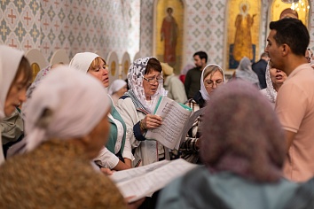 Божественная Литургия в воскресенье, на неделе первой по Пятидесятнице, Всех святых