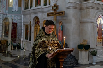 Богослужение Великой Пятницы с Выносом Плащаницы