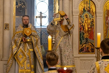 Божественная литургия в воскресенье, на неделе 18-й по Пятидесятнице