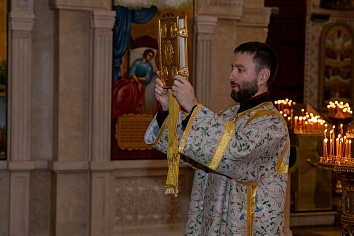 Божественная литургия в воскресенье, на неделе 22-й по Пятидесятнице