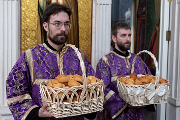 Божественная литургия 22 марта, в Неделю 4-ю Великого поста, в день памяти 40 Севастийских мучеников