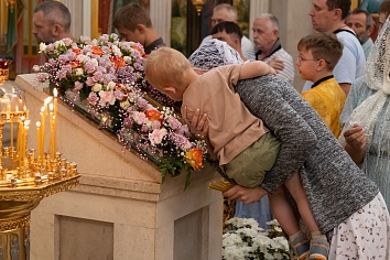 Божественная Литургия в воскресенье, на неделе пятой по Пятидесятнице