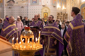 Божественная литургия с чтением Послания Святейшего Патриарха Кирилла по случаю 100-летия со дня преставления святителя Тихона 6 апреля, в воскресенье, на неделе пятой Великого поста
