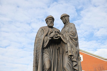 Памятник святым благоверным князю Петру и княгине Февронии