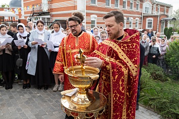 Празднование иконы Божией Матери «Живоносный Источник»