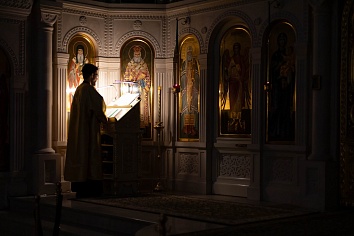 Божественная литургия в воскресенье, на неделе о мытаре и фарисее