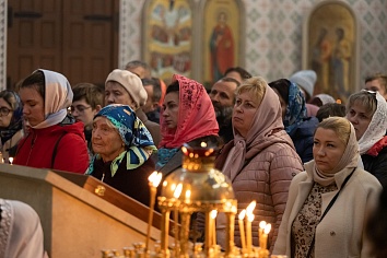 Божественная литургия в воскресенье, на неделе 17-й по Пятидесятнице