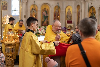 Божественная литургия в воскресенье, на неделе первой Великого поста, Торжества Православия, в день Первого и Второго обретения главы Пророка, Предтечи и Крестителя Господня Иоанна