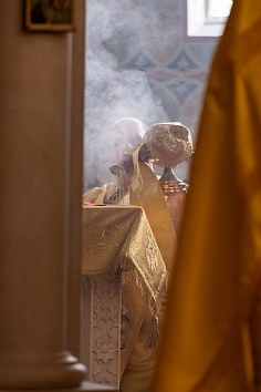 Божественная Литургия в воскресенье, на неделе сеинадцатой по Пятидесятнице