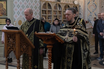 Богослужение Великой Пятницы с воспоминанием Святых спасительных Страстей Господа нашего Иисуса Христа