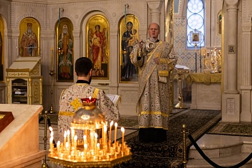 Божественная литургия в воскресенье, на неделе 19-й по Пятидесятнице