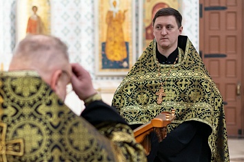  Вечерня Великого Пятка и Вынос Плащаницы.