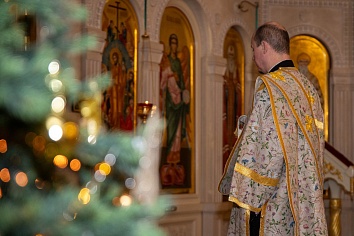 Божественная литургия в воскресенье, на неделе 28-й по Пятидесятнице