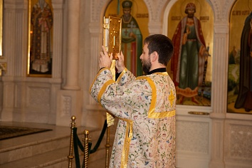 Божественная литургия в воскресенье, на неделе 21-й по Пятидесятнице