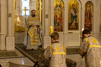 Божественная литургия в воскресенье, на неделе 19-й по Пятидесятнице