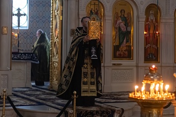 Служба двенадцати Евангелий 17 апреля, в вечер Великого Четверга