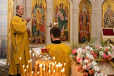 Божественная литургия в воскресенье, на неделе 16-й по Пятидесятнице