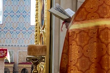 Божественная Литургия с чином раздробления артоса