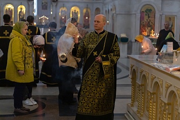 Служба двенадцати Евангелий 17 апреля, в вечер Великого Четверга