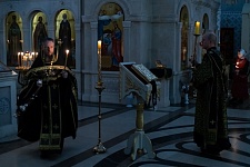 Утреня Великой Пятницы с чтением двенадцати Евангелий