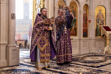 Воскресное Богослужение на третьей неделе Великого поста, Крестопоклонной