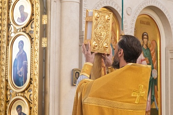 Воскресное богослужение на неделе 6-й по Пятидесятнице, мироносицы равноап. Марии Магдалины