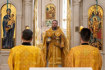 Воскресное богослужение на неделе 6-й по Пятидесятнице, мироносицы равноап. Марии Магдалины