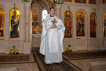 Поздняя Божественная литургия в праздник Рождества Христова