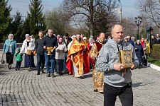 Божественная Литургия с чином раздробления артоса