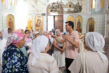 Воскресное богослужение на неделе 6-й по Пятидесятнице, мироносицы равноап. Марии Магдалины