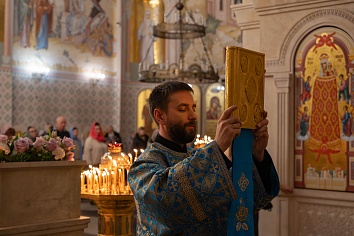 Божественная Литургия в воскресенье, на неделе двадцать шестой по Пятидесятнице