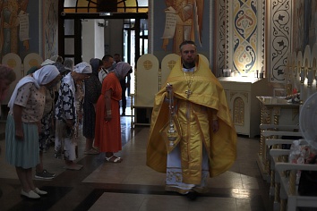 Божественная Литургия в воскресенье, на неделе восьмой по Пятидесятнице