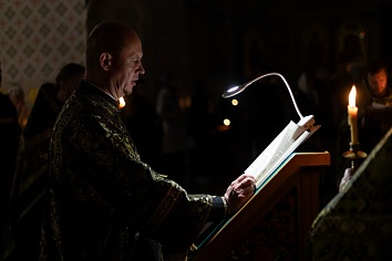 Утреня Великой Пятницы с чтением двенадцати Евангелий