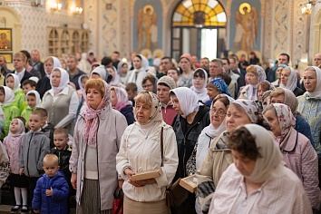 Божественная Литургия в воскресенье, на неделе пятой по Пасхе, о самаряныне